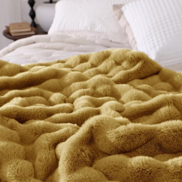 Ultra Soft Cozy Faux Fur Throw Blanket - Picture 8 of 9